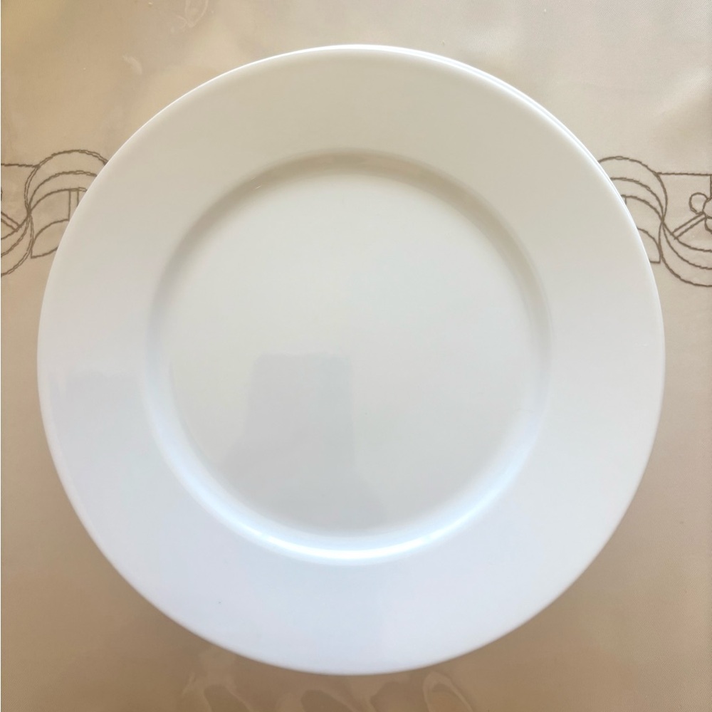 White porcelain plates w/ fruit knifes